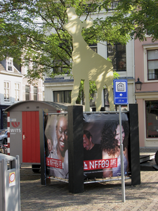 908045 Afbeelding van infopanelen voor het Nederlands Filmfestival op de Korte Minrebroederstraat te Utrecht, met ...